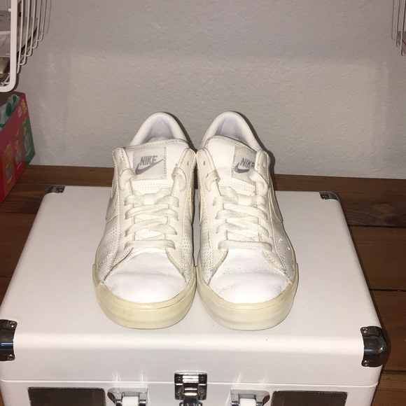 Nike Shoes - Vintage Nike Lace-Up Sweet Classic Low-cut Leather sneakers